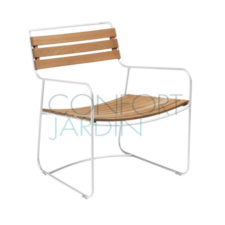 Fauteuil bas en teck - SURPRISING - FERMOB